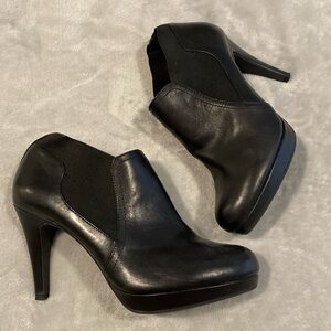 Adrienne Vittadini black leather heel booties